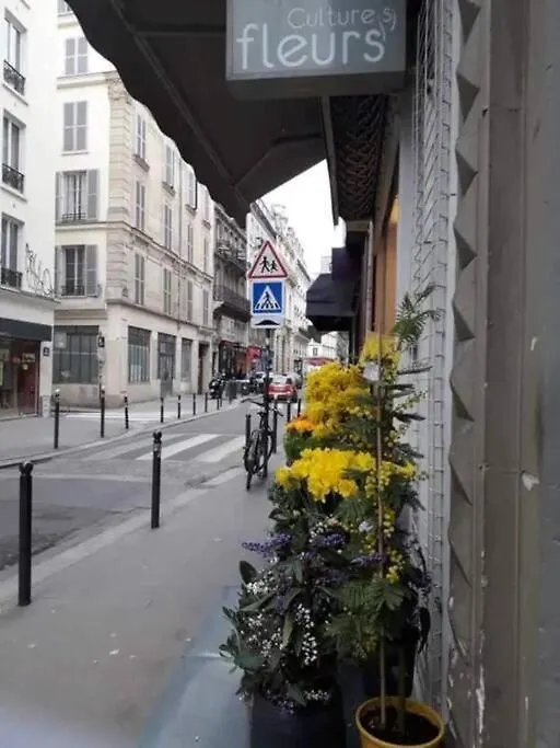 Charmant Studio Renove Calme Triangle D'Or Canal St Martin Paris 0*,  France